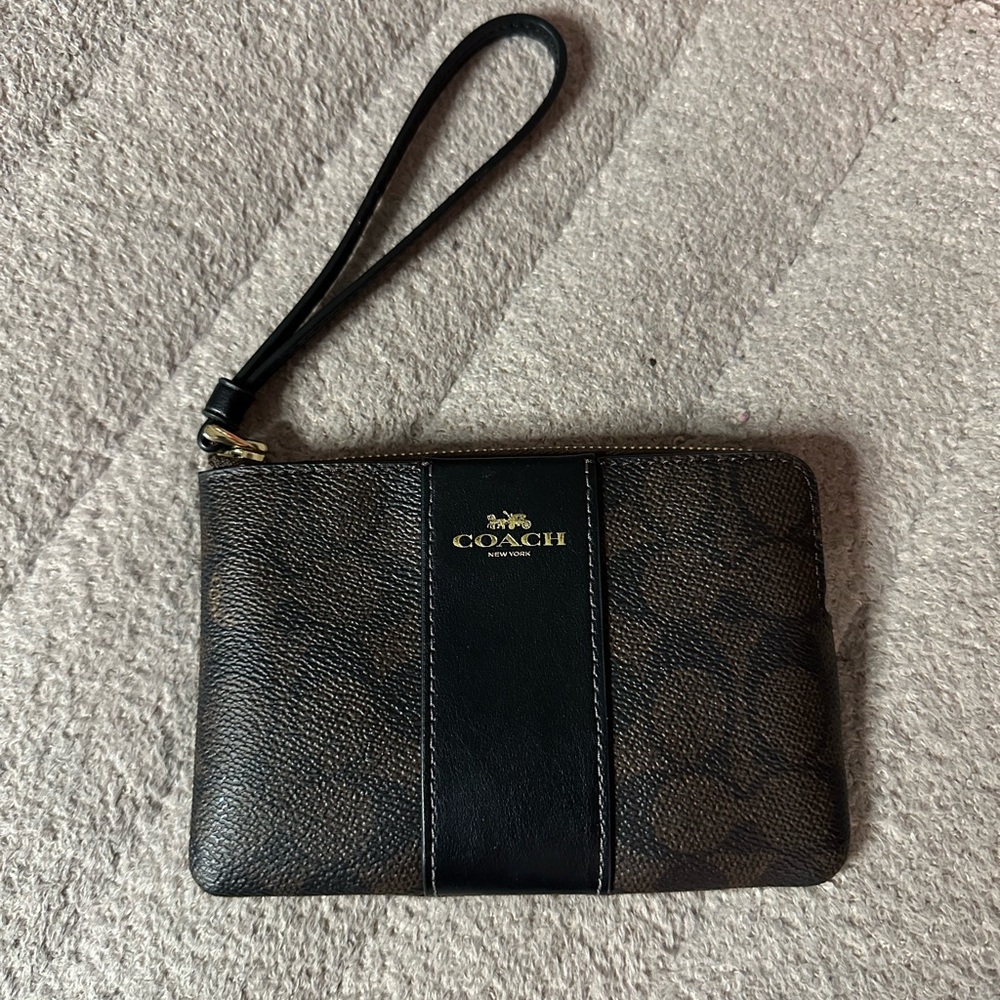 coach wrist wallet